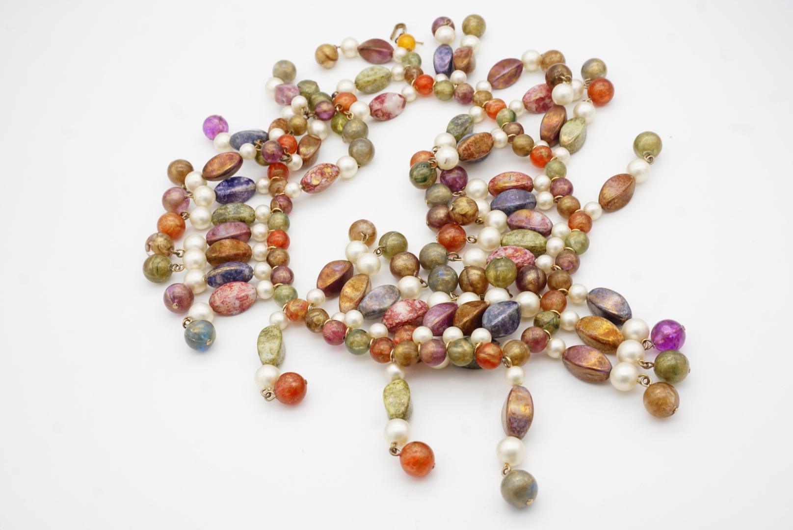 Corona Trifari 1950 Arlecchino Perline Lunghe Collana con Perle Bianche e Nappe in vendita 11