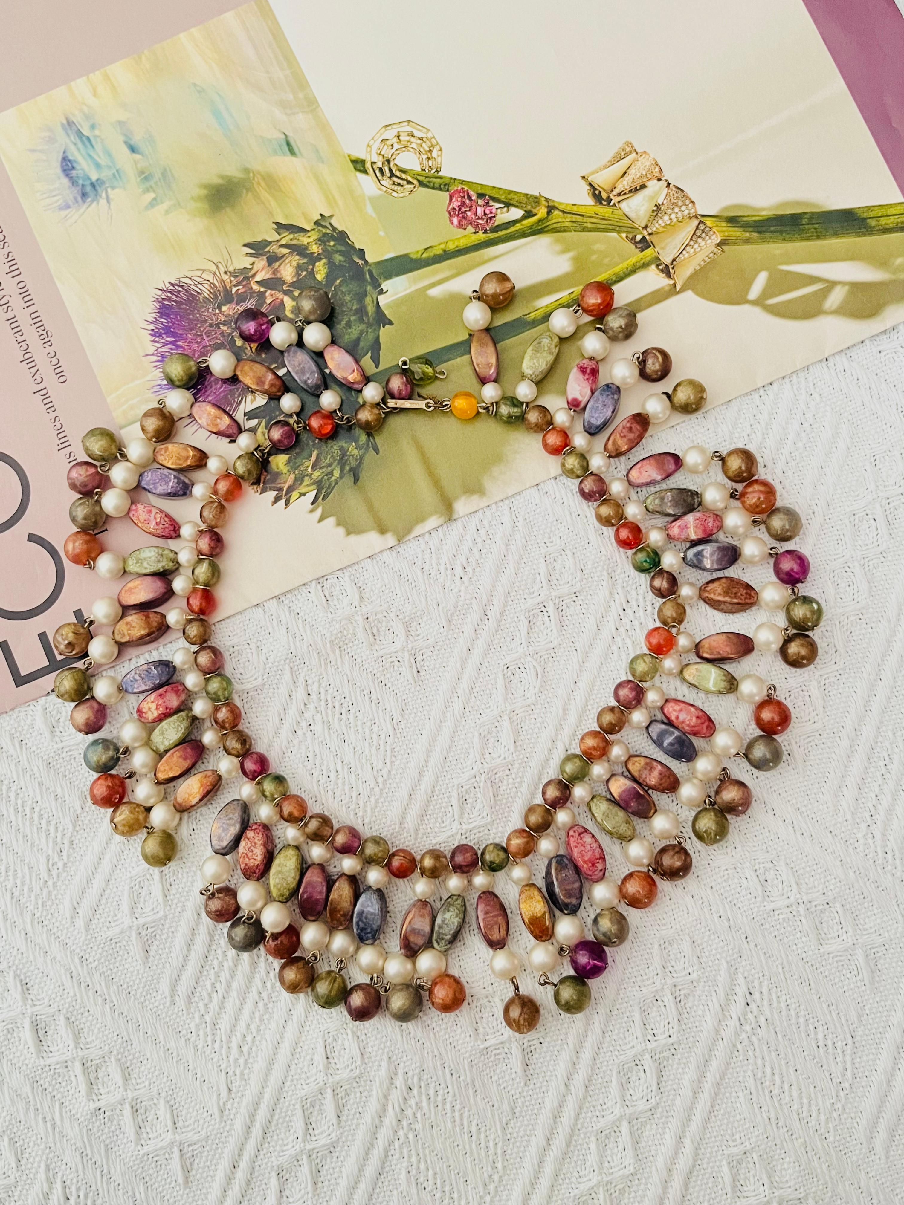 Crown Trifari 1950s Unisex Gripoix Harlequin Aurora Baguette Circle Beads Cabochon White Pearls Dangle Drop Tassels Bib Chunky Statement Necklace, Gold Tone

Very good condition. A very beautiful necklace, signed at the clasp. 100% Genuine.