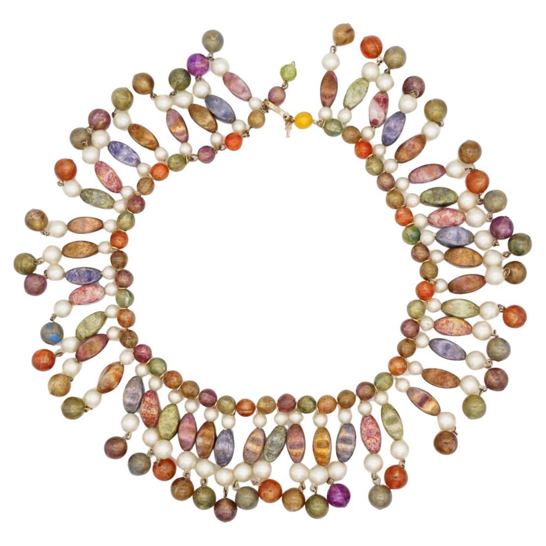 Corona Trifari 1950 Arlecchino Perline Lunghe Collana con Perle Bianche e Nappe in vendita