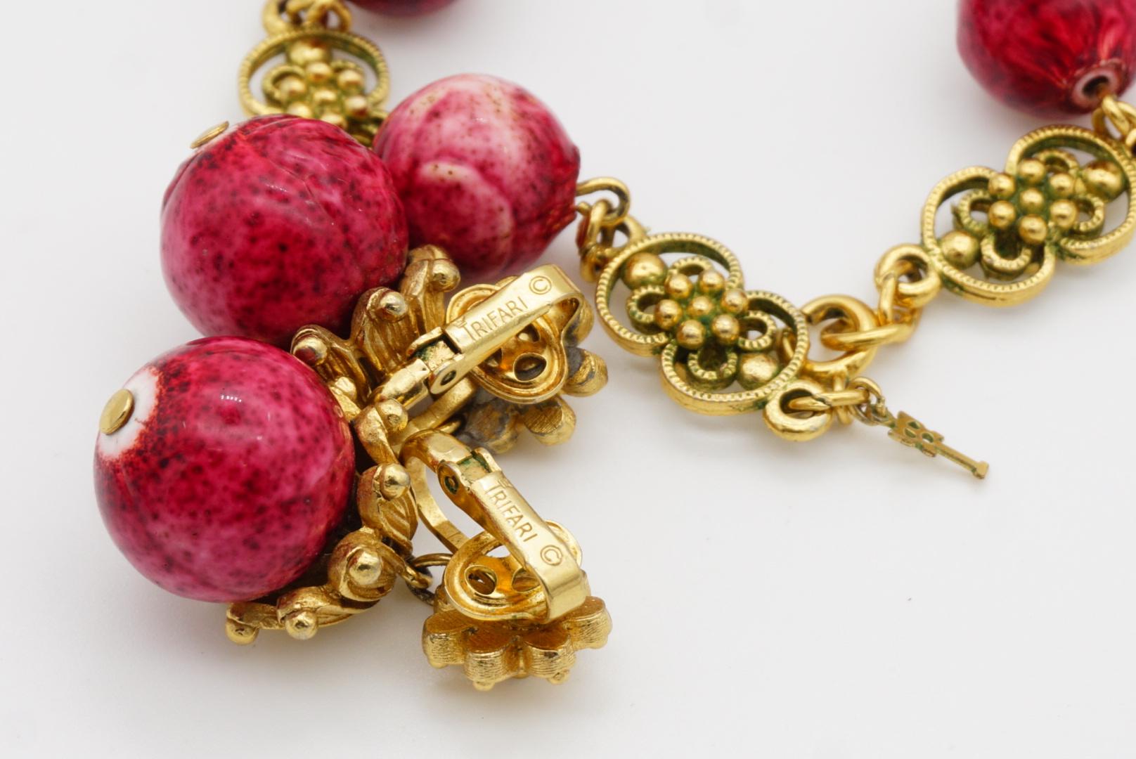 Set de sautoirs et boucles d'oreilles Crown Trifari 1950 Red Cranberry Fruit Filigree en vente 8