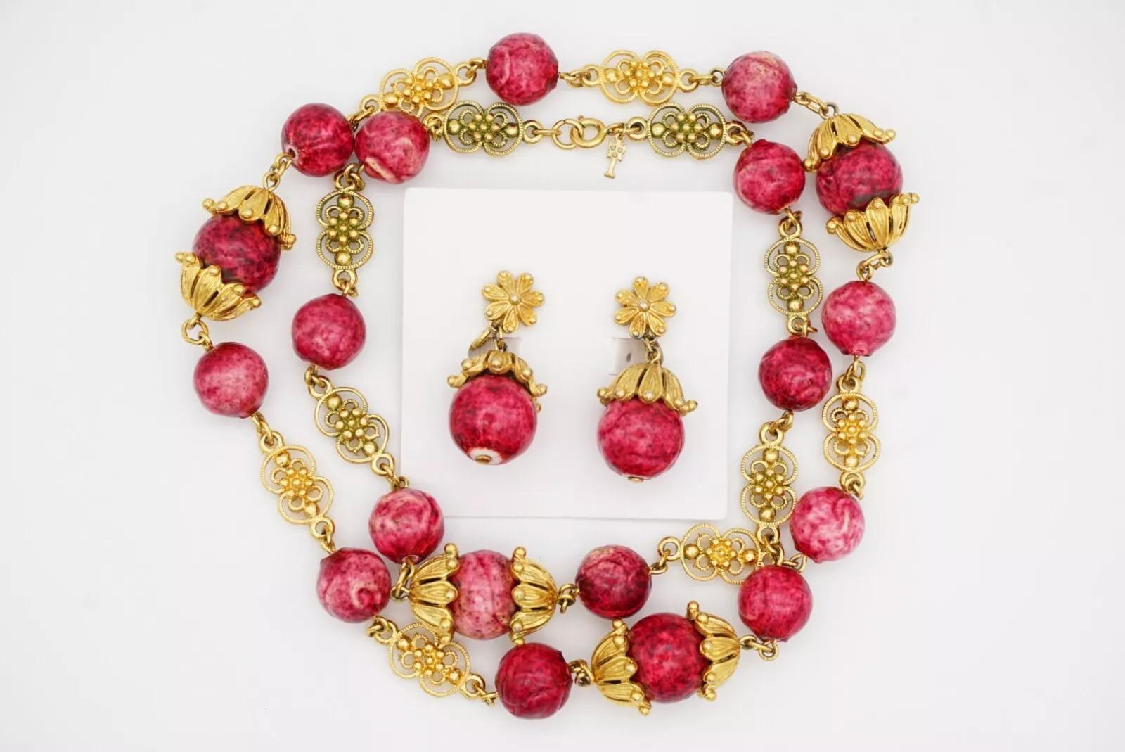 Set de sautoirs et boucles d'oreilles Crown Trifari 1950 Red Cranberry Fruit Filigree en vente 13