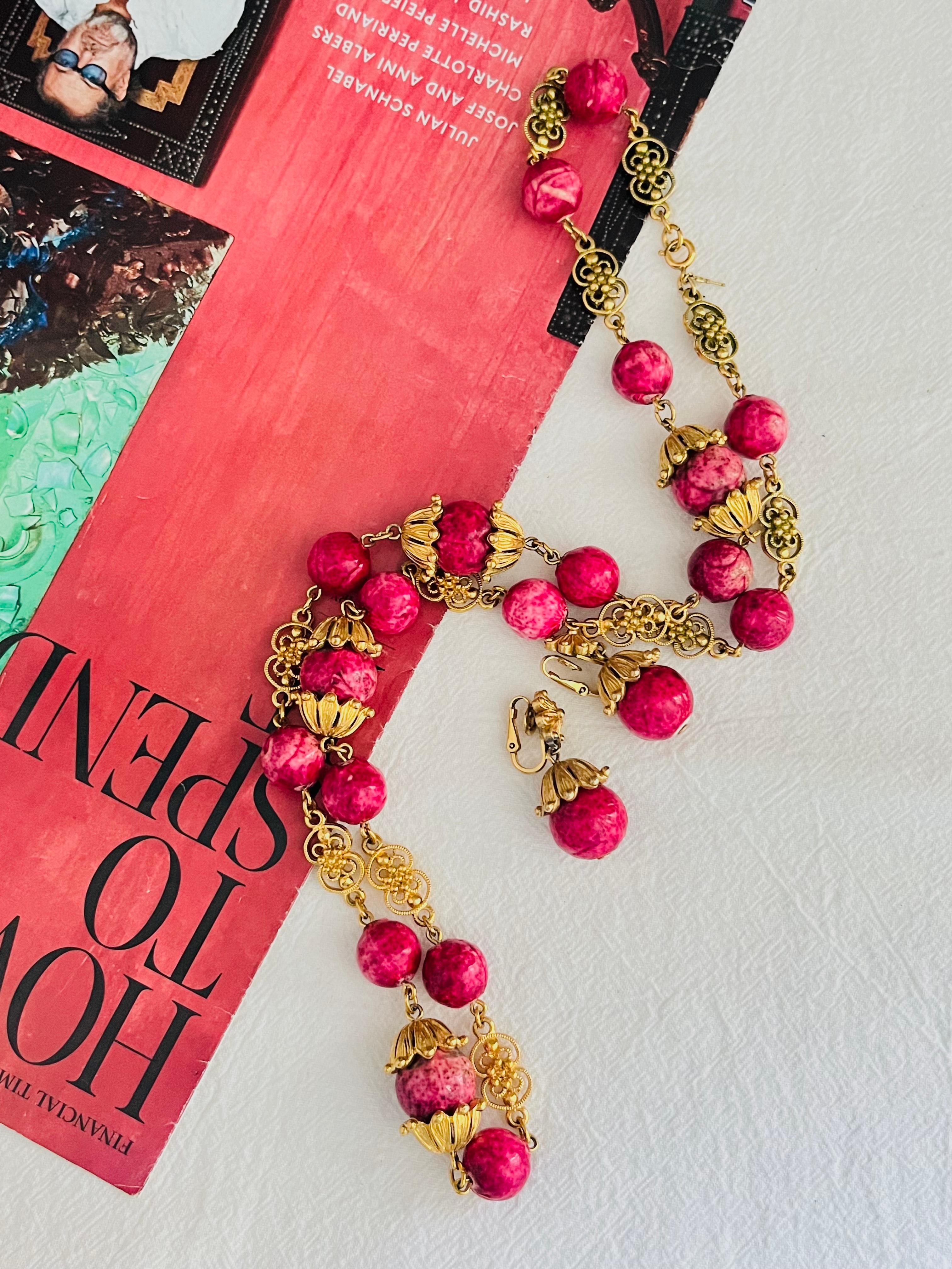 Set de sautoirs et boucles d'oreilles Crown Trifari 1950 Red Cranberry Fruit Filigree Unisexe en vente