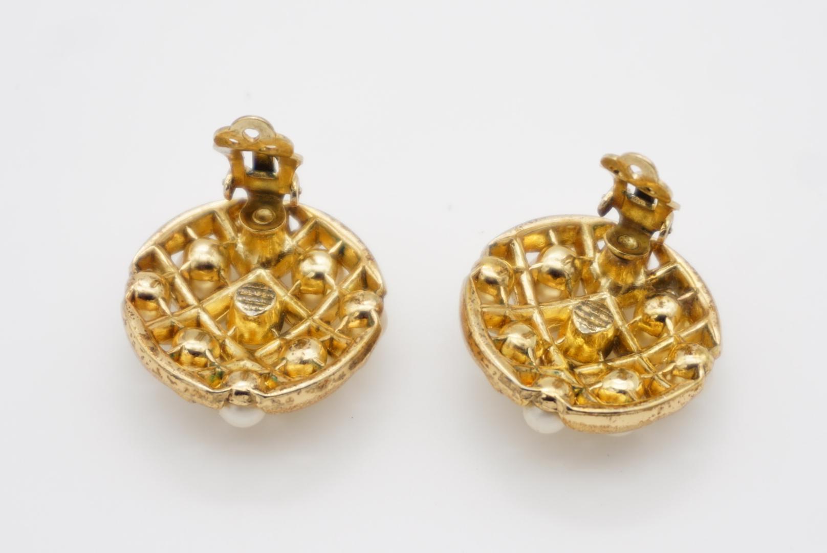 Crown Trifari 1950 Runder Kreis Weiße Perlen Durchbrochene Criss Kreuz Clip-Ohrringe im Angebot 9