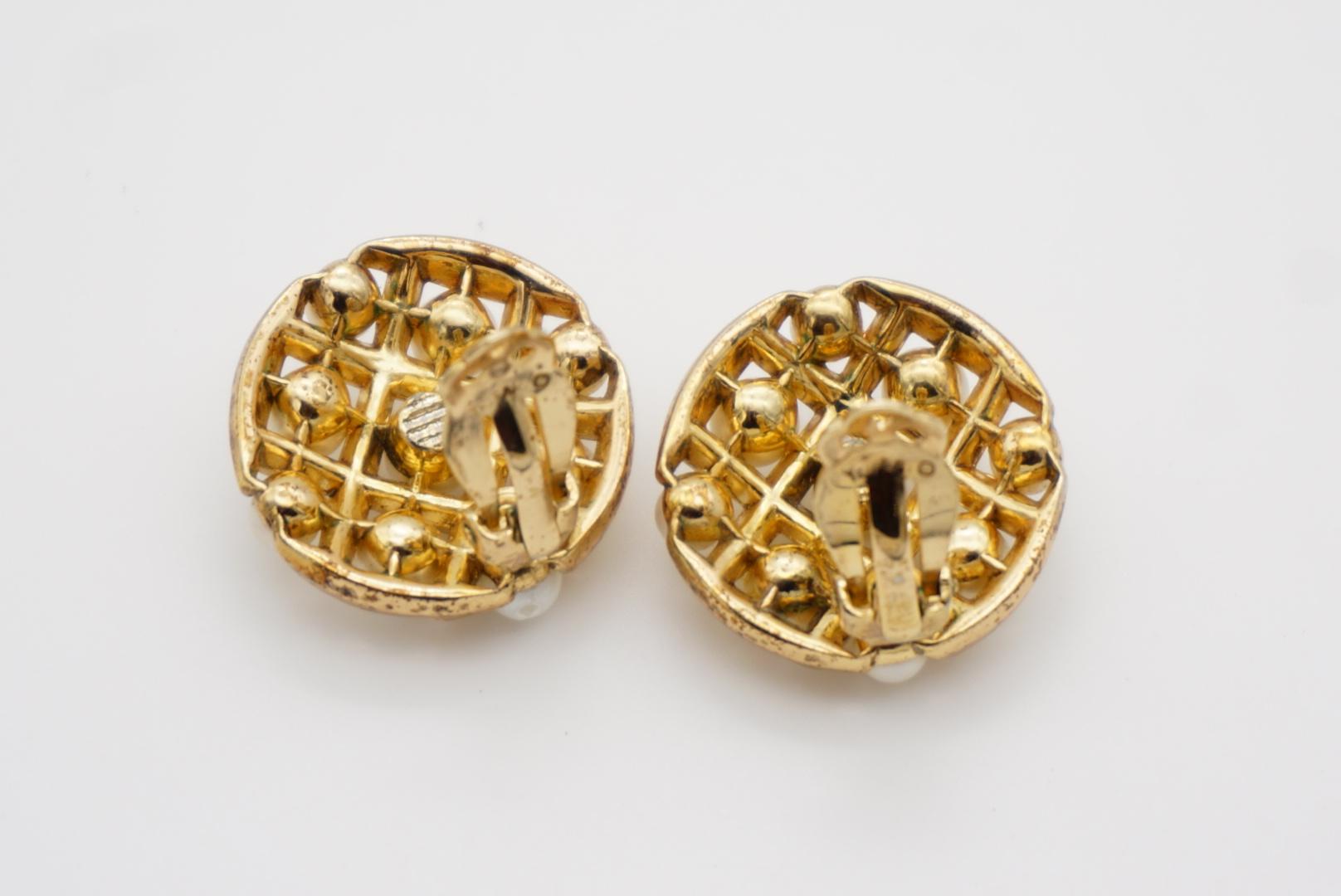 Crown Trifari 1950 Runder Kreis Weiße Perlen Durchbrochene Criss Kreuz Clip-Ohrringe im Angebot 10