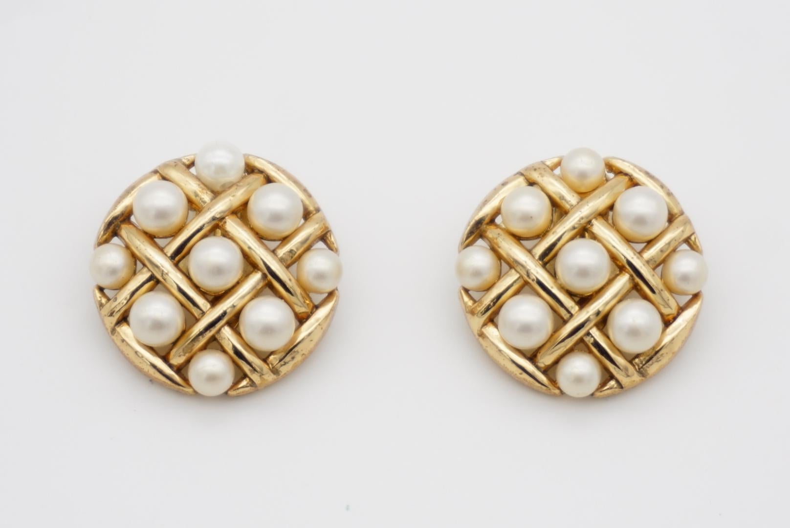 Crown Trifari 1950 Round Circle White Pearls Openwork Criss Cross Clip Earrings For Sale 3
