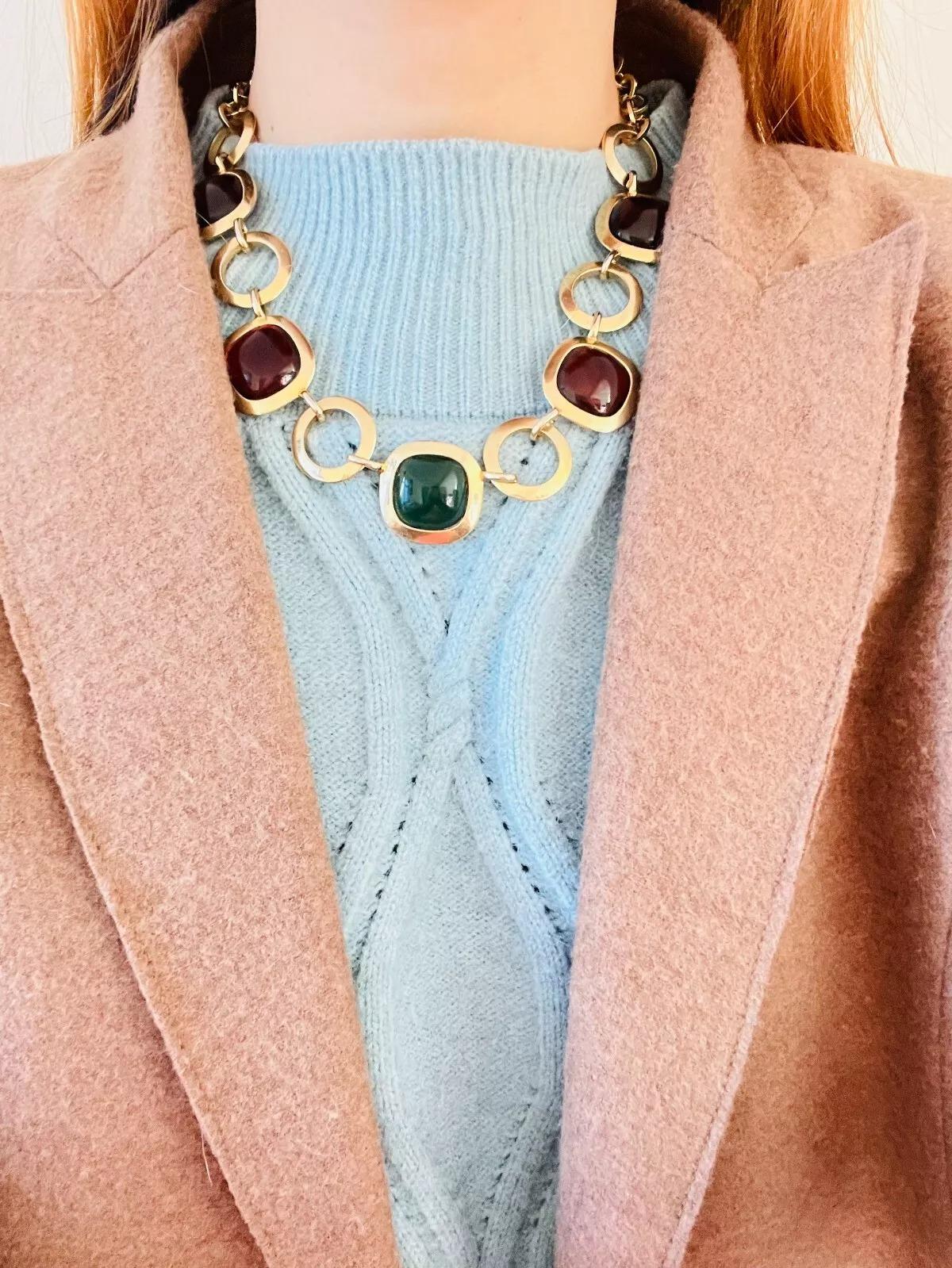 Crown Trifari 1950s Amethyst Citrine Emerald Square Circle Interlocked Necklace For Sale 1