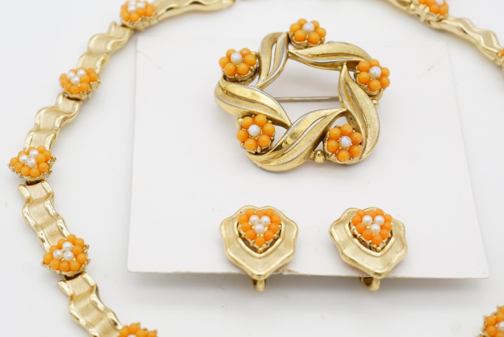 Crown Trifari 1950s Beaded Orange Coral White Pearls Flowers Jewellery Set For Sale 6