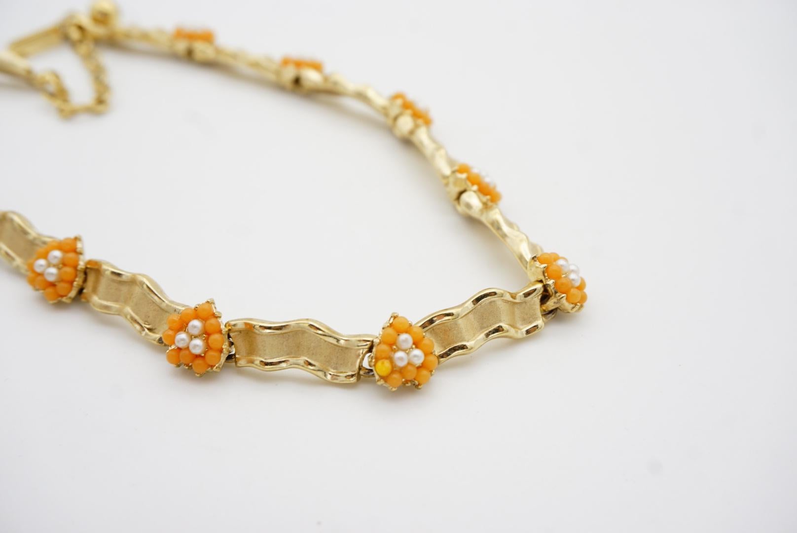 Crown Trifari 1950s Beaded Orange Coral White Pearls Flowers Jewellery Set For Sale 11