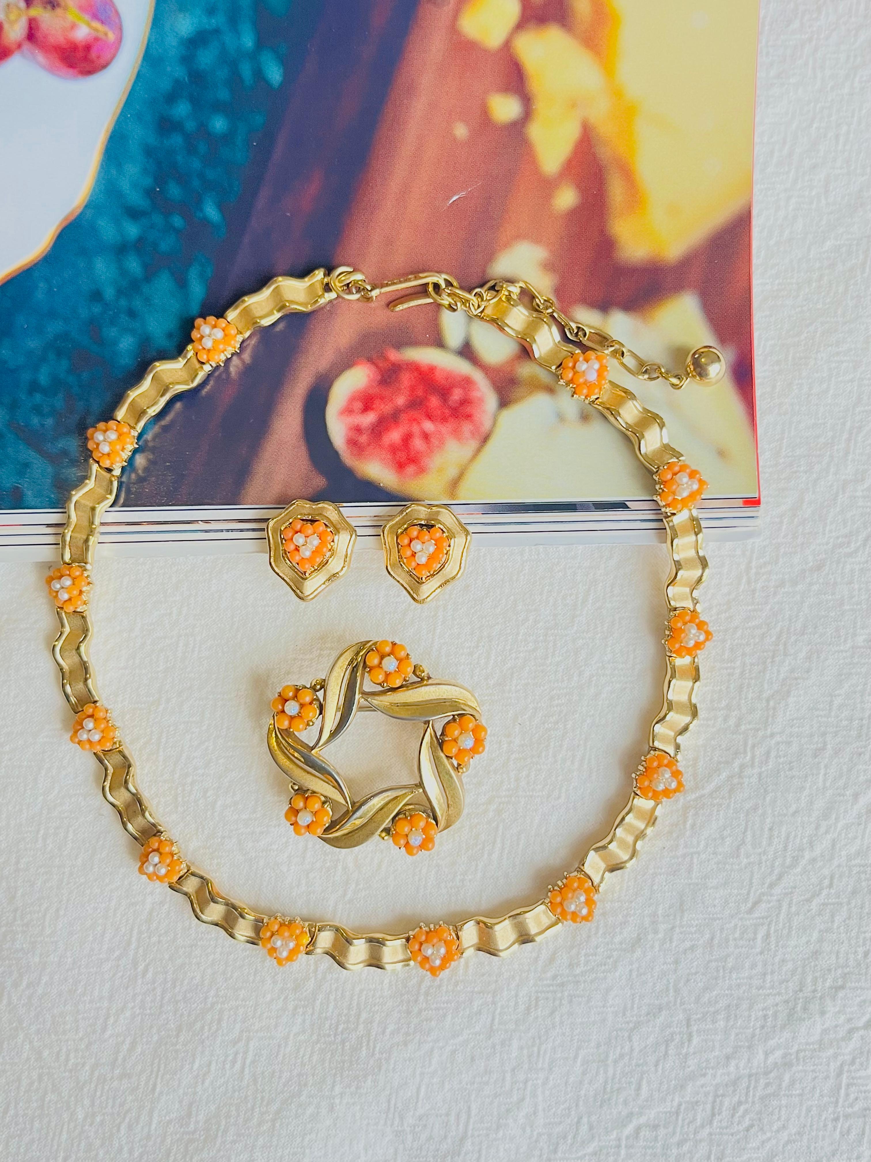 Art Nouveau Crown Trifari 1950s Beaded Orange Coral White Pearls Flowers Jewellery Set For Sale
