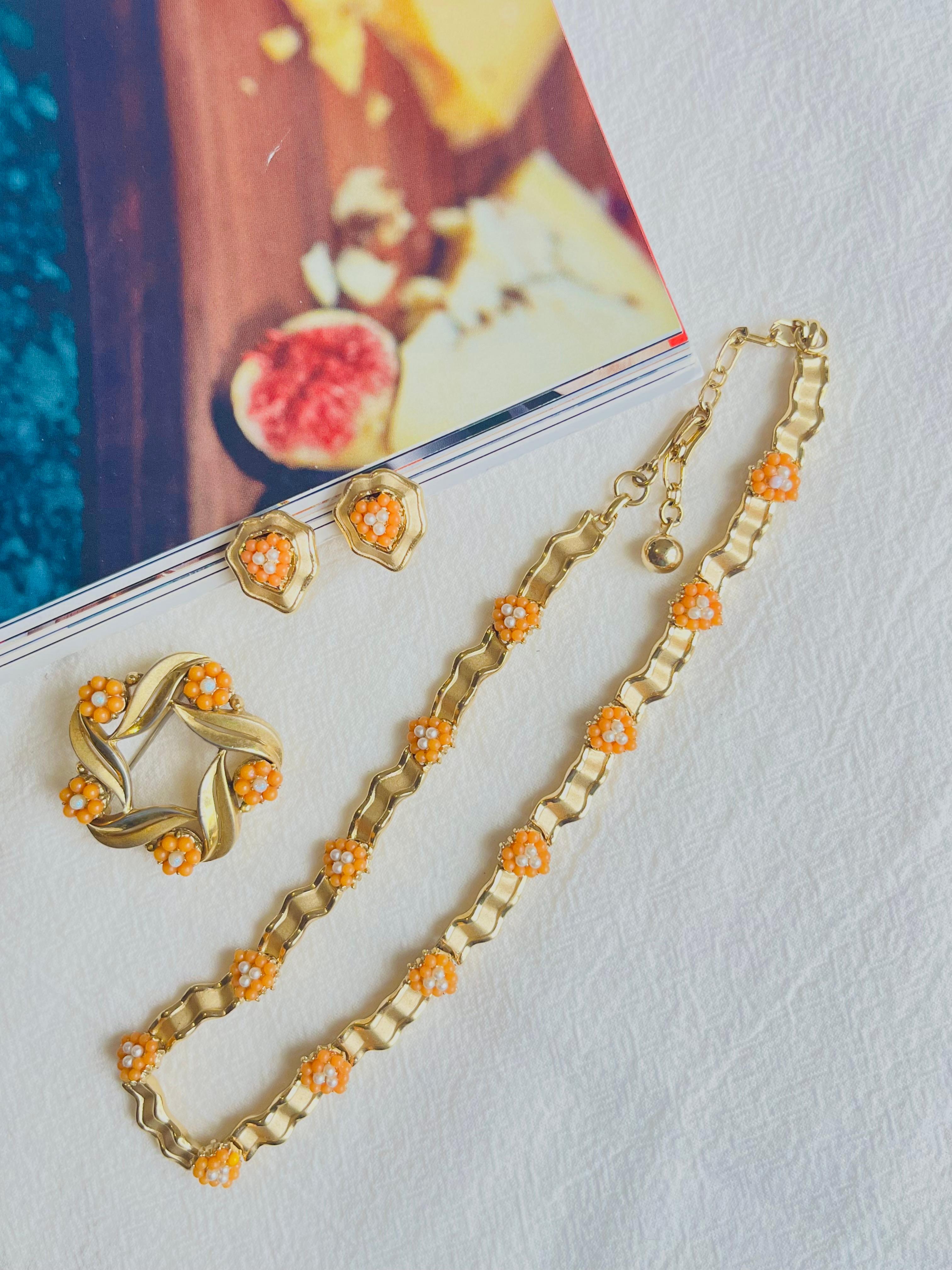 Crown Trifari 1950s Beaded Orange Coral White Pearls Flowers Jewellery Set In Good Condition For Sale In Wokingham, England