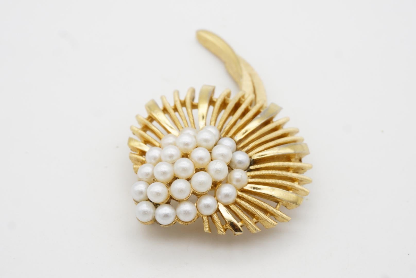 Crown Trifari 1950s Blossom White Pearls Flower Fruit Leaf Openwork Gold Brooch For Sale 5