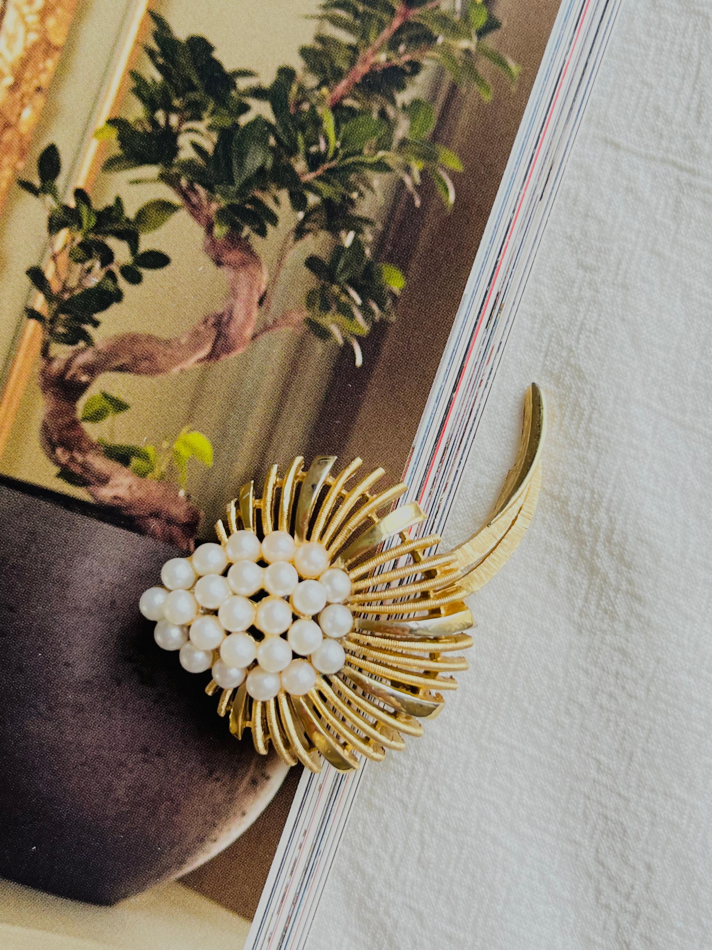 Crown Trifari 1950s Blossom White Pearls Flower Fruit Leaf Openwork Gold Brooch In Good Condition For Sale In Wokingham, England