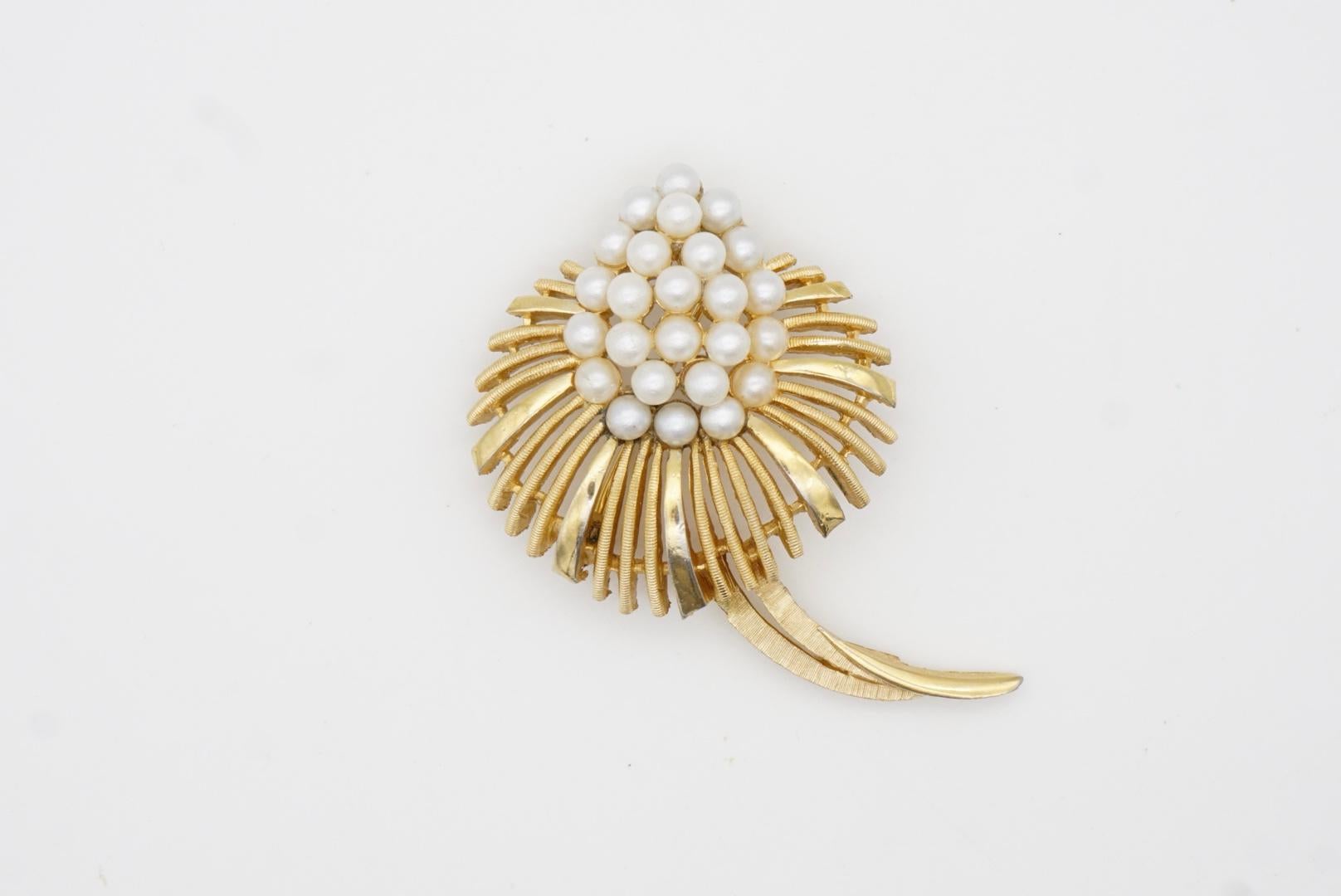 Crown Trifari 1950s Blossom White Pearls Flower Fruit Leaf Openwork Gold Brooch For Sale 3