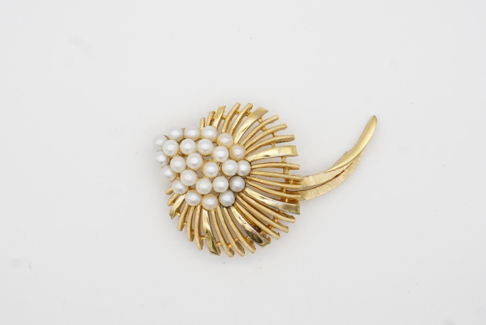 Crown Trifari 1950s Blossom White Pearls Flower Fruit Leaf Openwork Gold Brooch For Sale 4