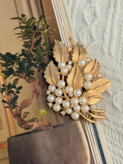 Crown Trifari 1950s Bouquet Large Leaf Cluster White Pearls Crystals Gold Brooch