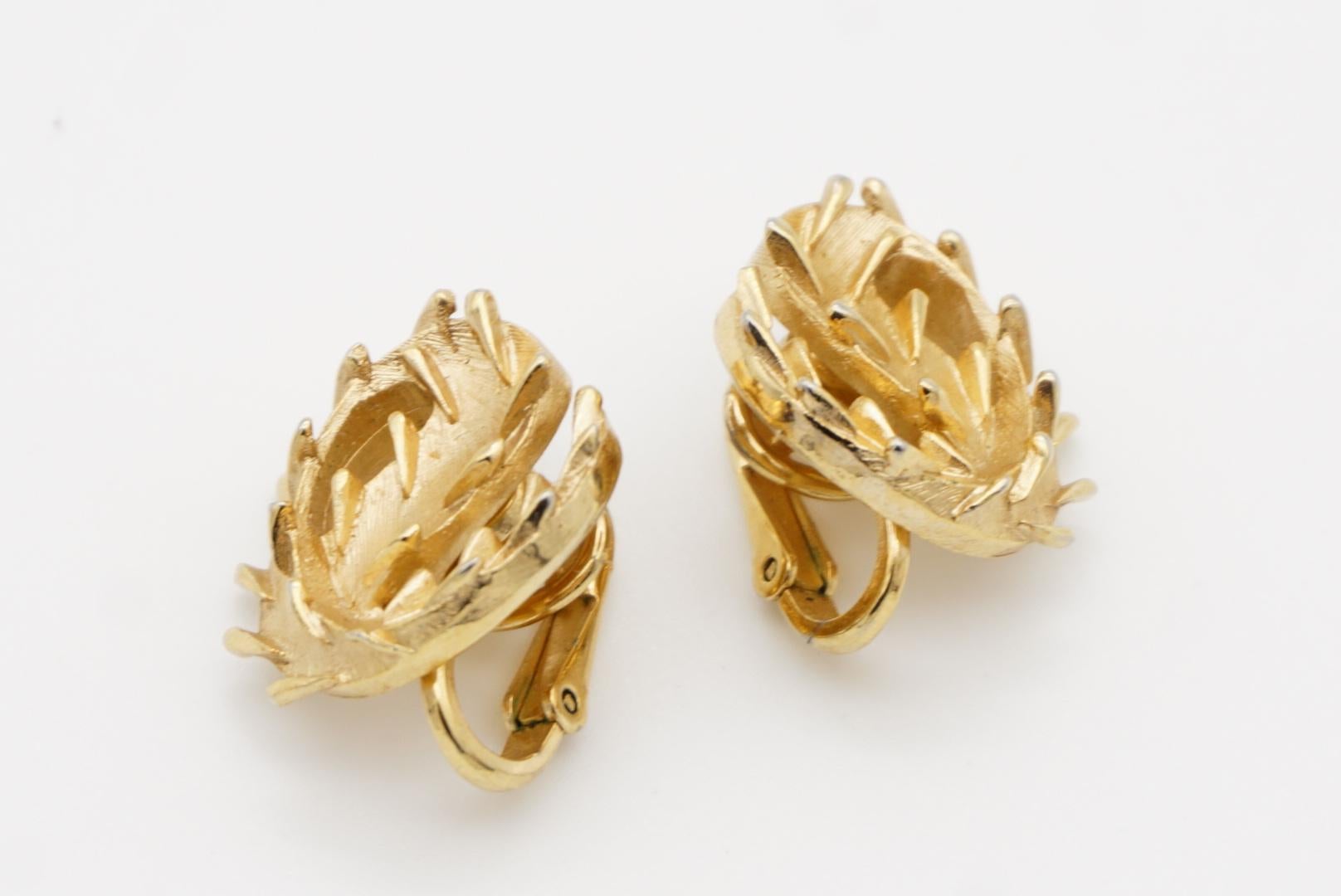 Crown Trifari 1950s Brush Leaf Openwork Round Circle Swirl Twist Clip Earrings en vente 5