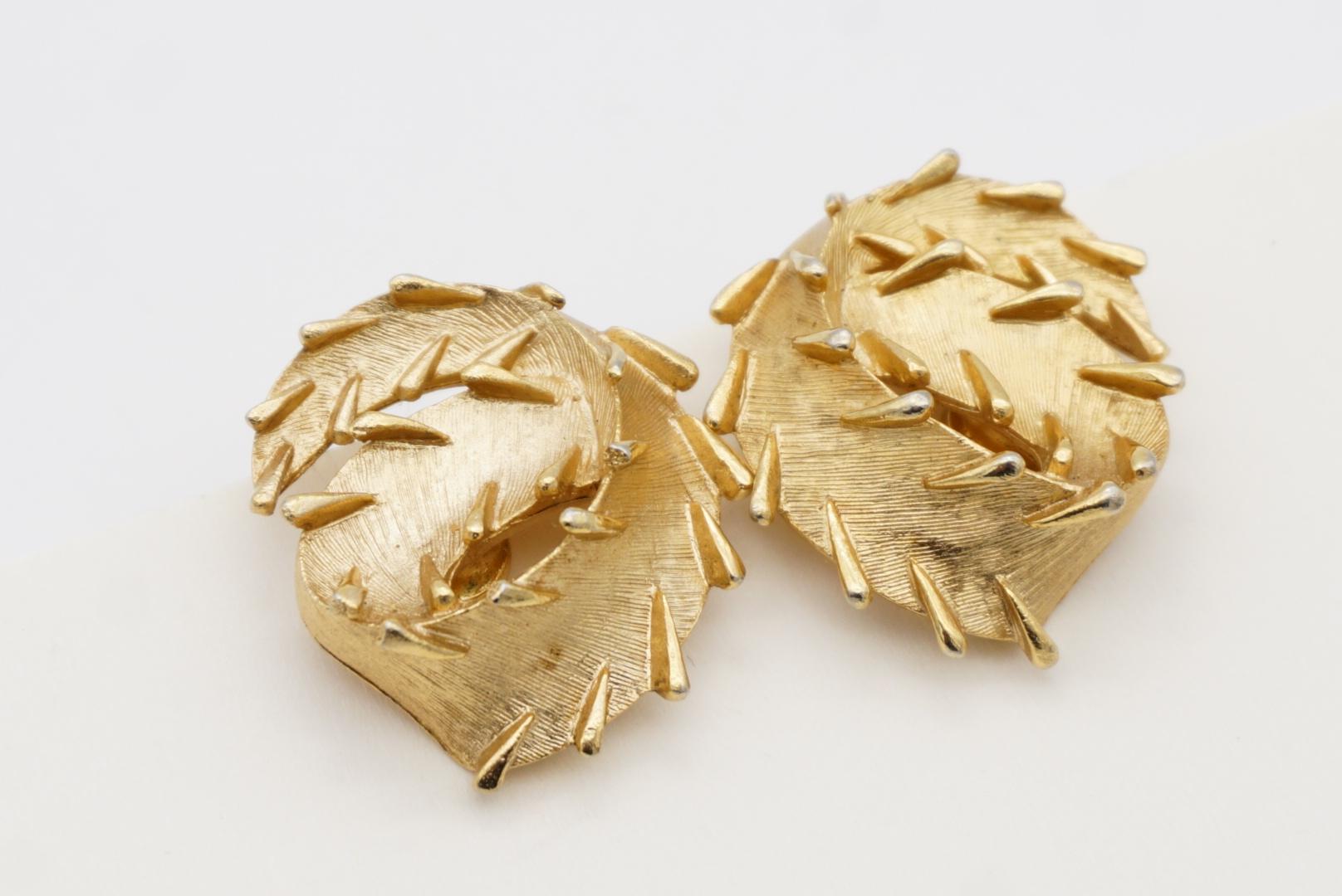 Crown Trifari 1950s Brush Leaf Openwork Round Circle Swirl Twist Clip Earrings en vente 4