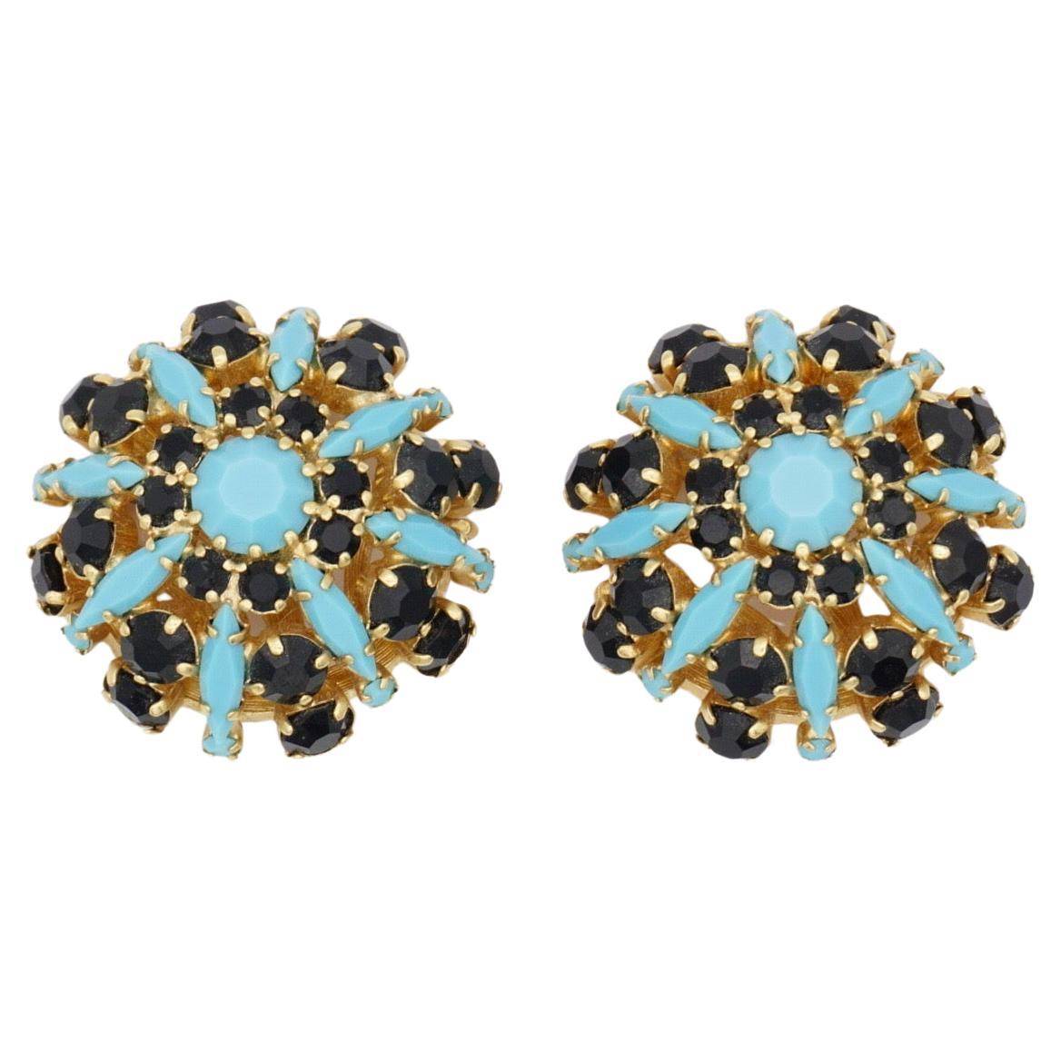 Crown Trifari 1950s Large Circle Turquoise Navy Crystals Openwork Dome Exquisite Clip Earrings, Gold Tone

Very good condition. Rare to find.

A very beautiful earrings, signed at the back. 100% genuine.

Size: 3.3*3.3 cm.

Weight: 13 g/each.

Crown