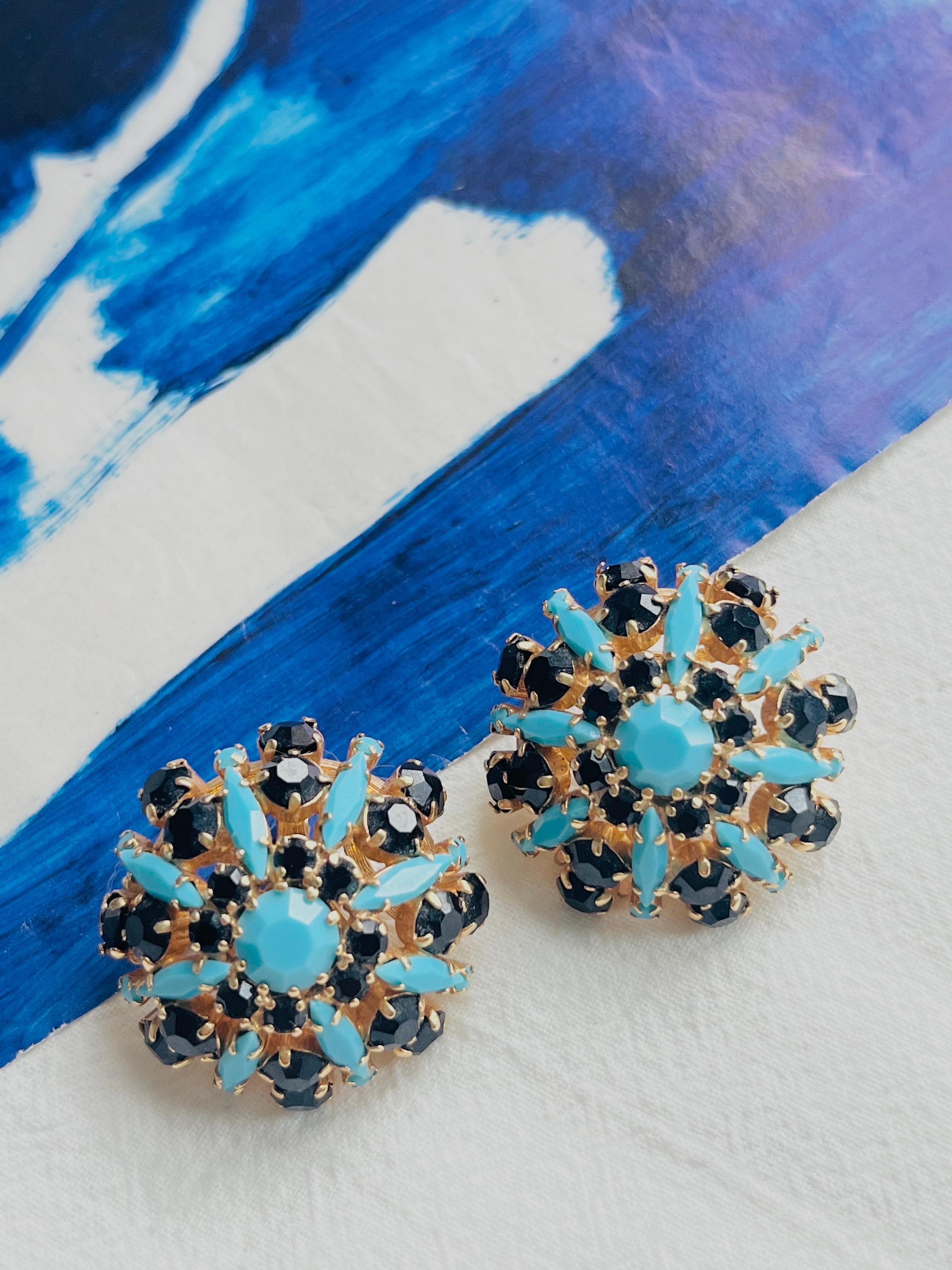 Art Deco Crown Trifari 1950s Circle Turquoise Navy Crystals Openwork Dome Clip Earrings For Sale