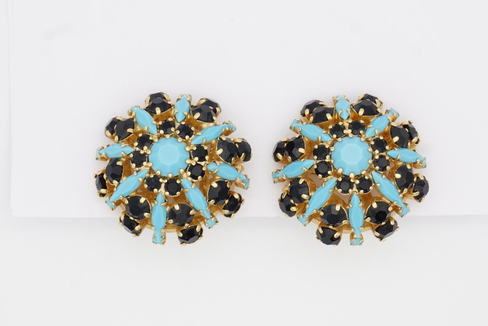 Crown Trifari 1950s Circle Turquoise Navy Crystals Openwork Dome Clip Earrings For Sale 2