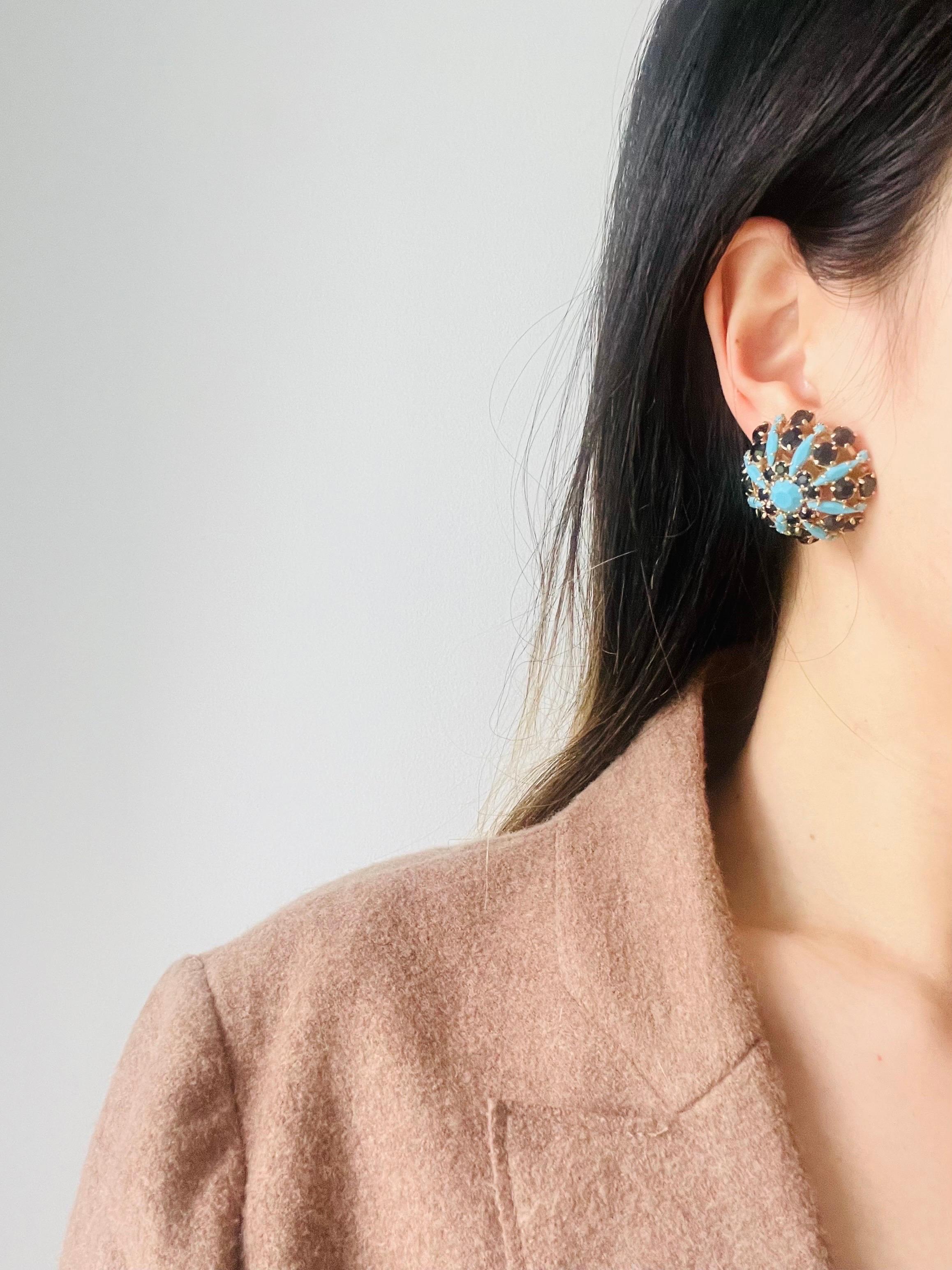 Crown Trifari 1950s Circle Turquoise Navy Crystals Openwork Dome Clip Earrings 2