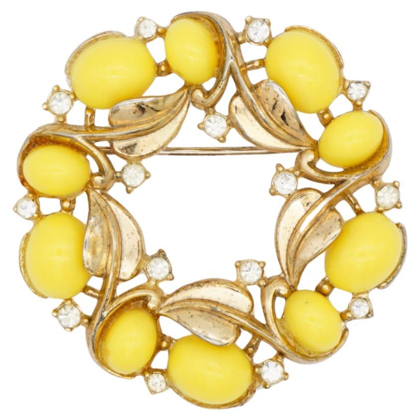 Crown Trifari 1950s Circle Yellow Cabochon Wreath Flower Leaf Crystals Brooch For Sale