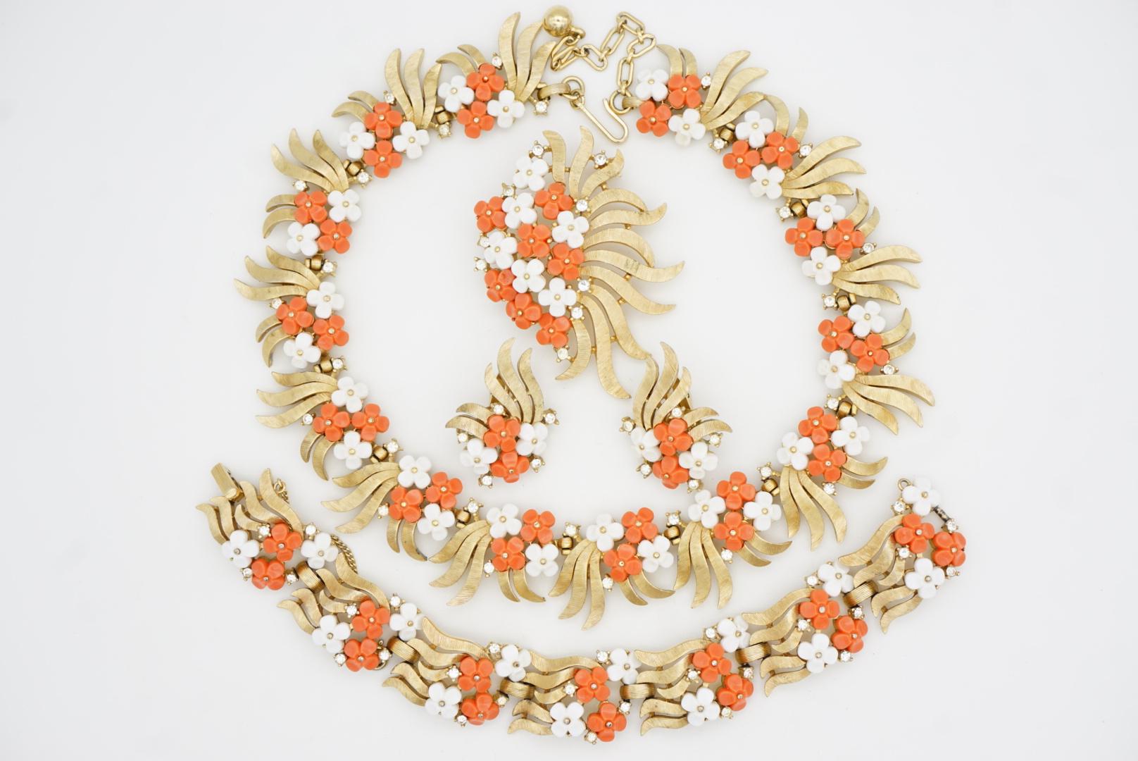 Corona Trifari 1950 Corallo Arancione Bianco Cristalli Forget Me Not Fiore Foglia 4 Set in vendita 7