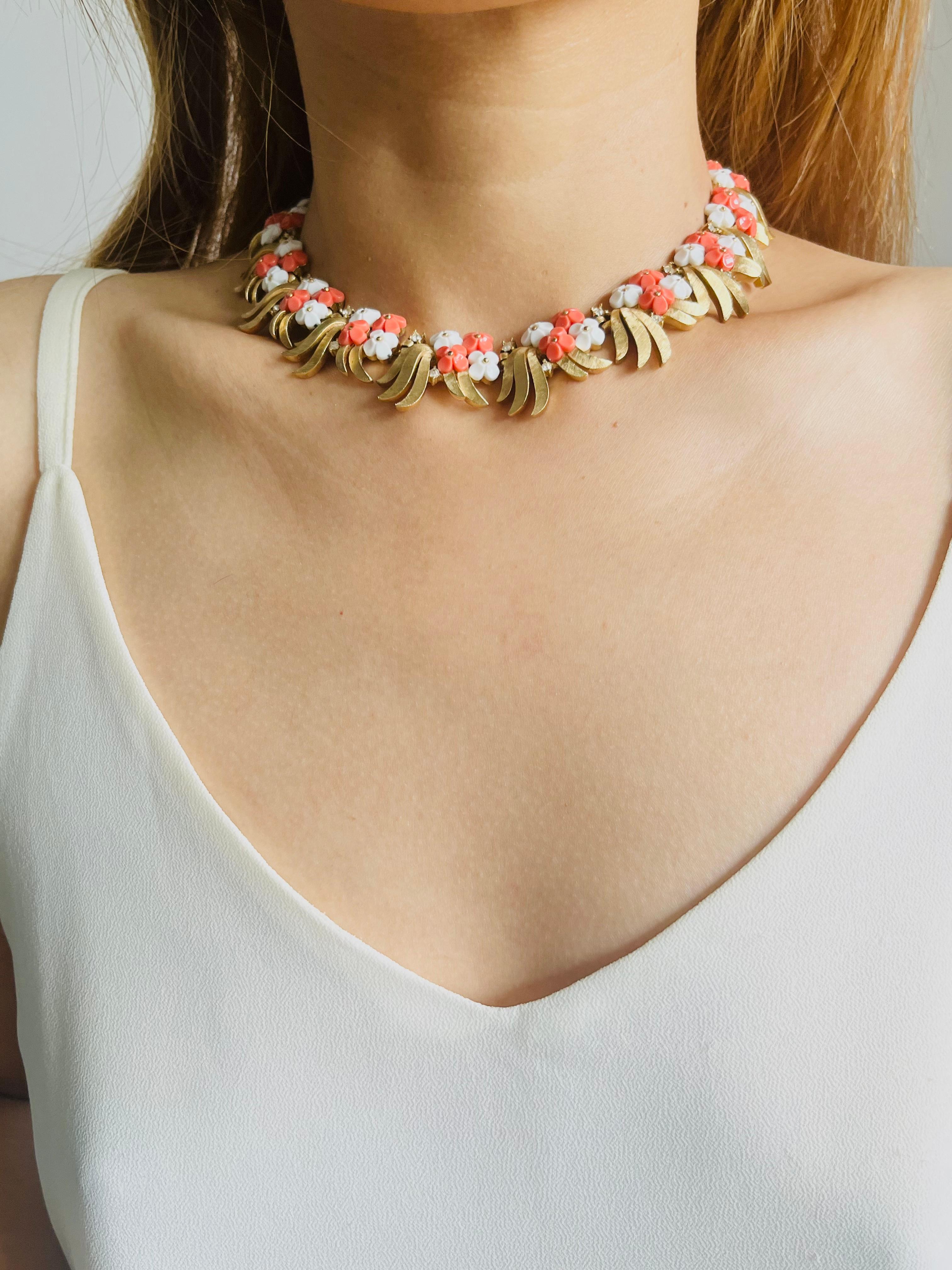 Corona Trifari 1950 Corallo Arancione Bianco Cristalli Forget Me Not Fiore Foglia 4 Set in vendita 3