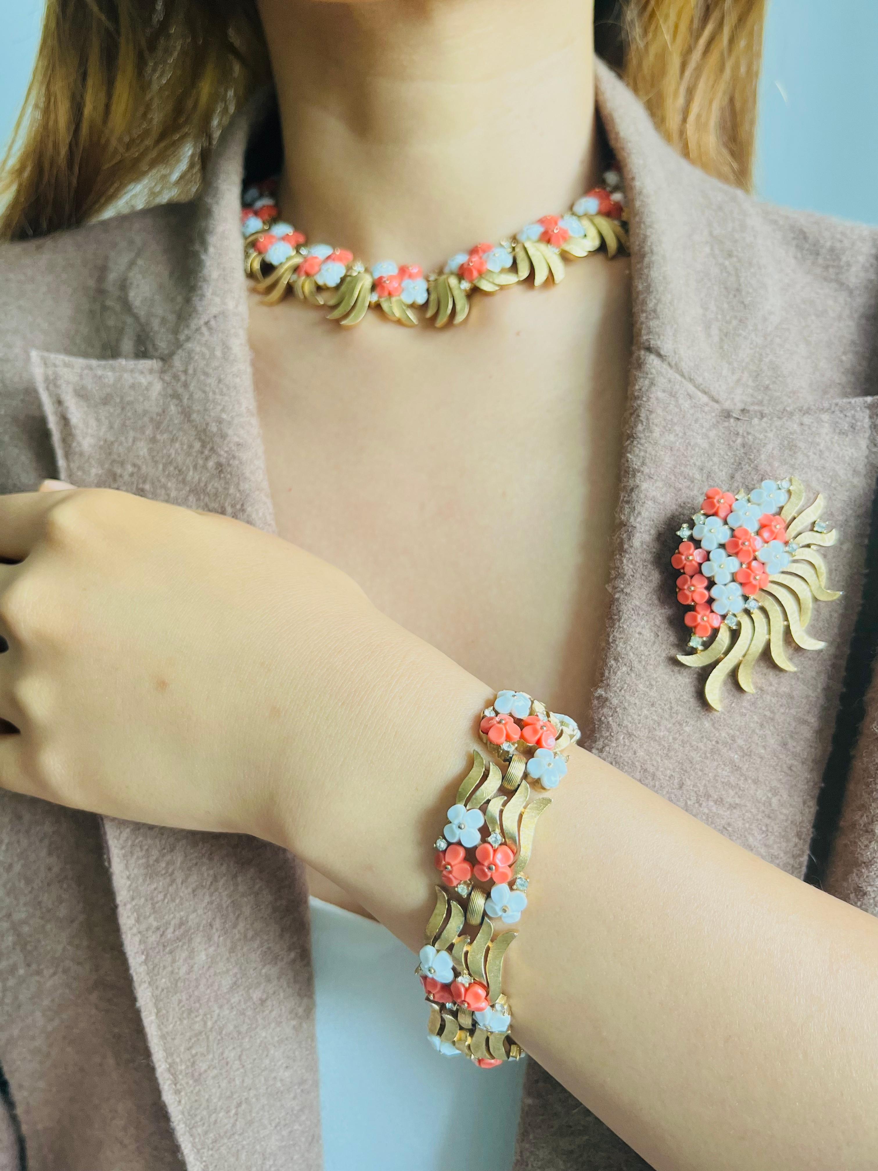 Corona Trifari 1950 Corallo Arancione Bianco Cristalli Forget Me Not Fiore Foglia 4 Set in vendita 4