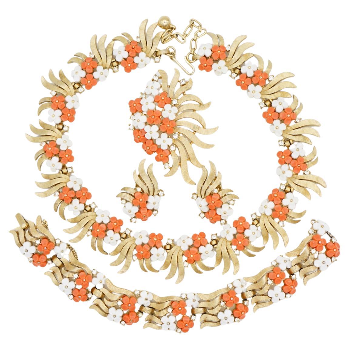 Corona Trifari 1950 Corallo Arancione Bianco Cristalli Forget Me Not Fiore Foglia 4 Set in vendita