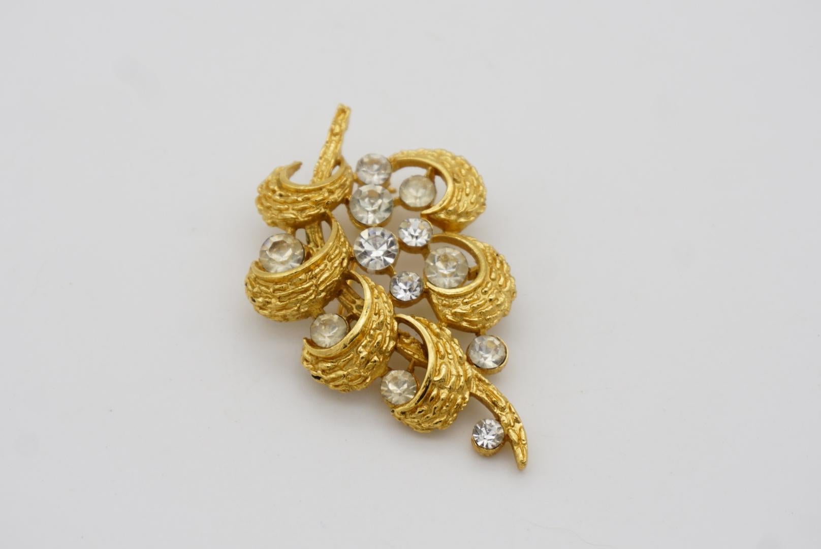 Couronne Trifari 1950s Flower Curl Leaf Grape Fruit Pine Tree Whole Crystal Brooch en vente 6