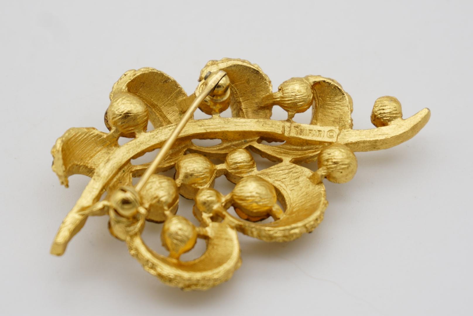 Couronne Trifari 1950s Flower Curl Leaf Grape Fruit Pine Tree Whole Crystal Brooch en vente 8