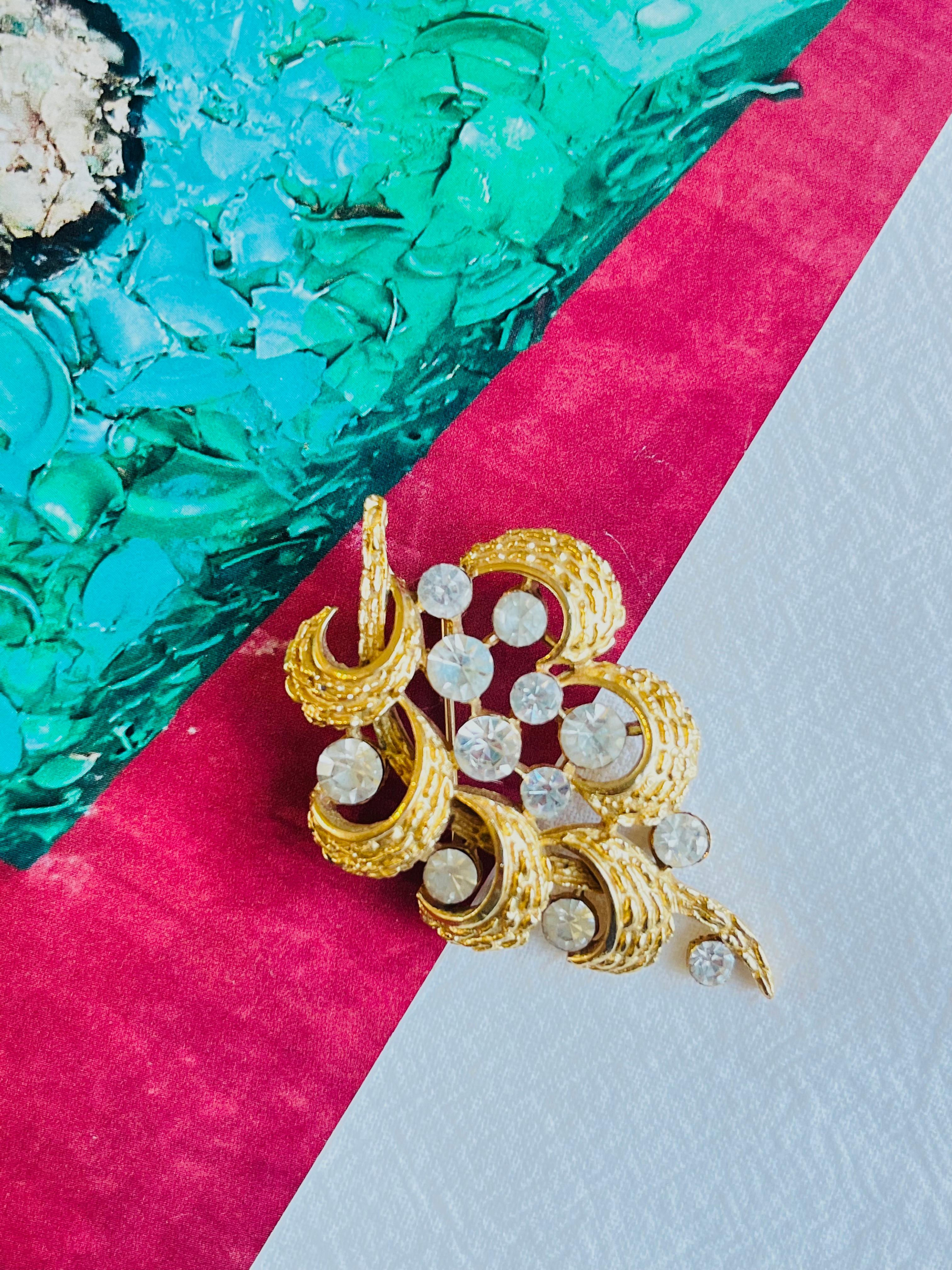 Couronne Trifari 1950s Flower Curl Leaf Grape Fruit Pine Tree Whole Crystal Brooch Bon état - En vente à Wokingham, England
