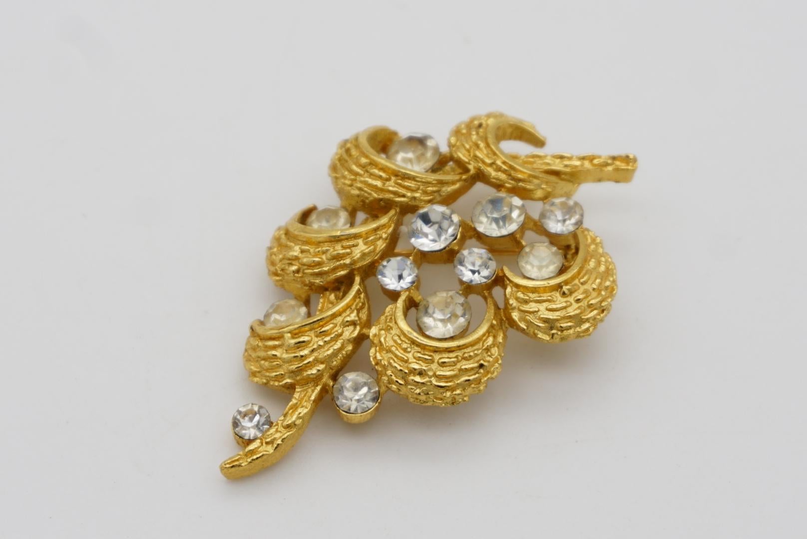 Couronne Trifari 1950s Flower Curl Leaf Grape Fruit Pine Tree Whole Crystal Brooch en vente 4