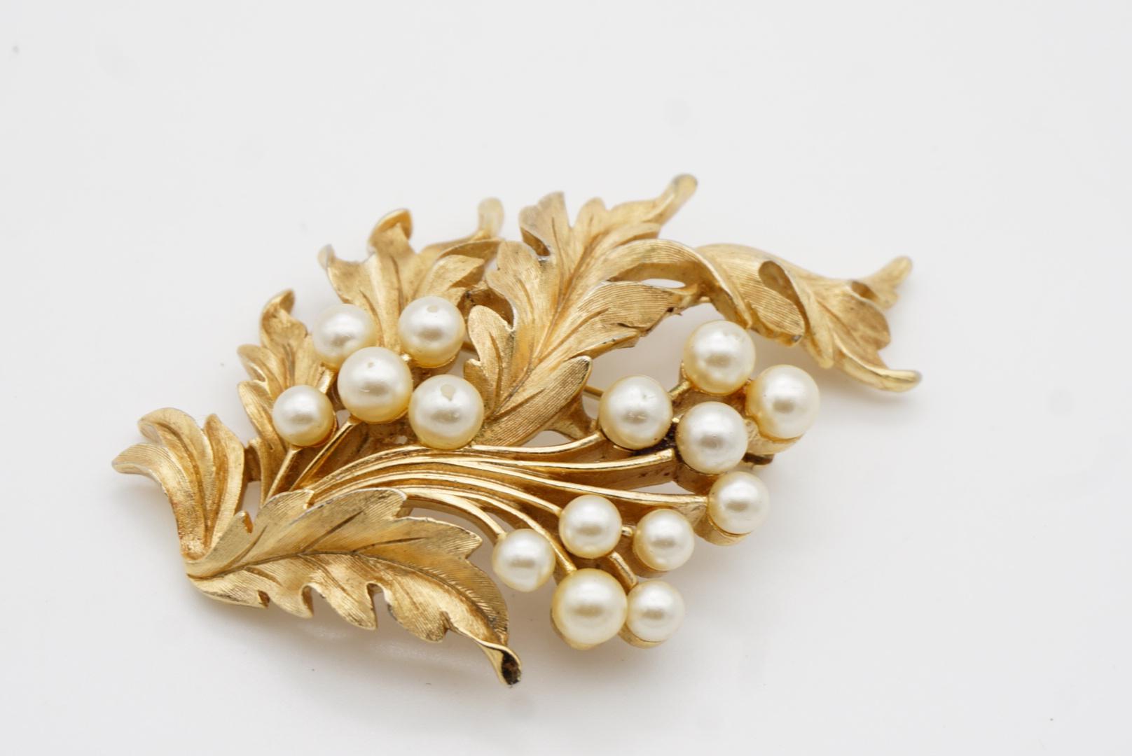 Crown Trifari 1950s Curled Wavy Flourish Leaf Flower Pearl Openwork Gold Brooch 5