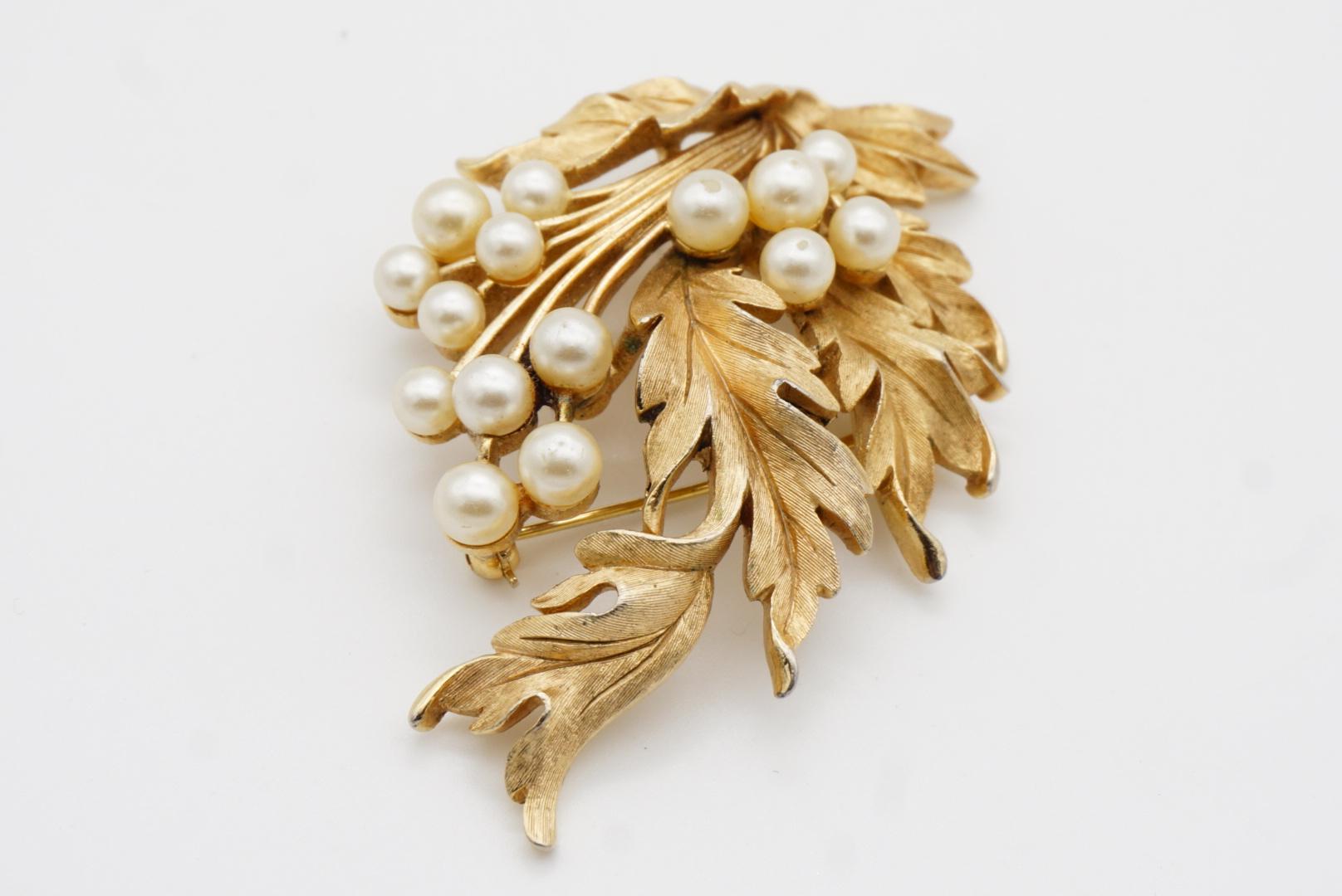 Crown Trifari 1950s Curled Wavy Flourish Leaf Flower Pearl Openwork Gold Brooch 6