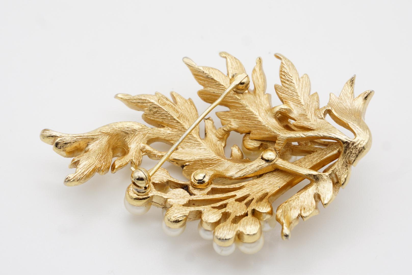 Crown Trifari 1950s Curled Wavy Flourish Leaf Flower Pearl Openwork Gold Brooch 7