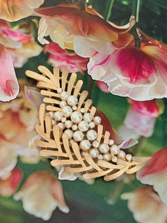 Crown Trifari 1950s Gold Double Windy Leaf Cluster Pearls Crystals Long Brooch