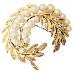 Crown Trifari 1950s Gold Rare White Pearls Swirl Wavy Vine Leaf Openwork Brooch