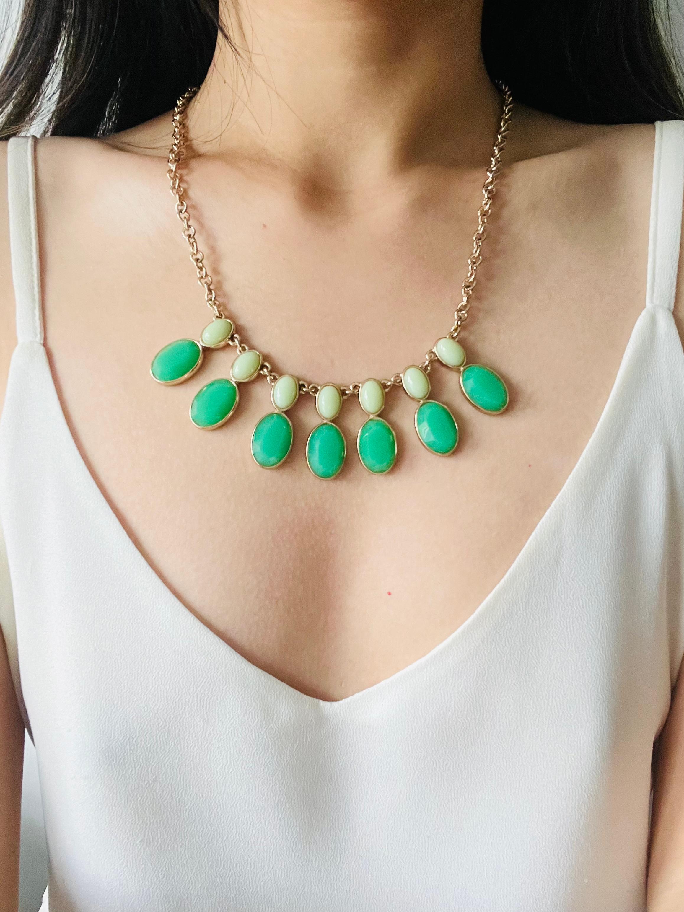 Crown Trifari 1950s Gripoix Oval Light Green Emerald Pendant Chunky Necklace 1