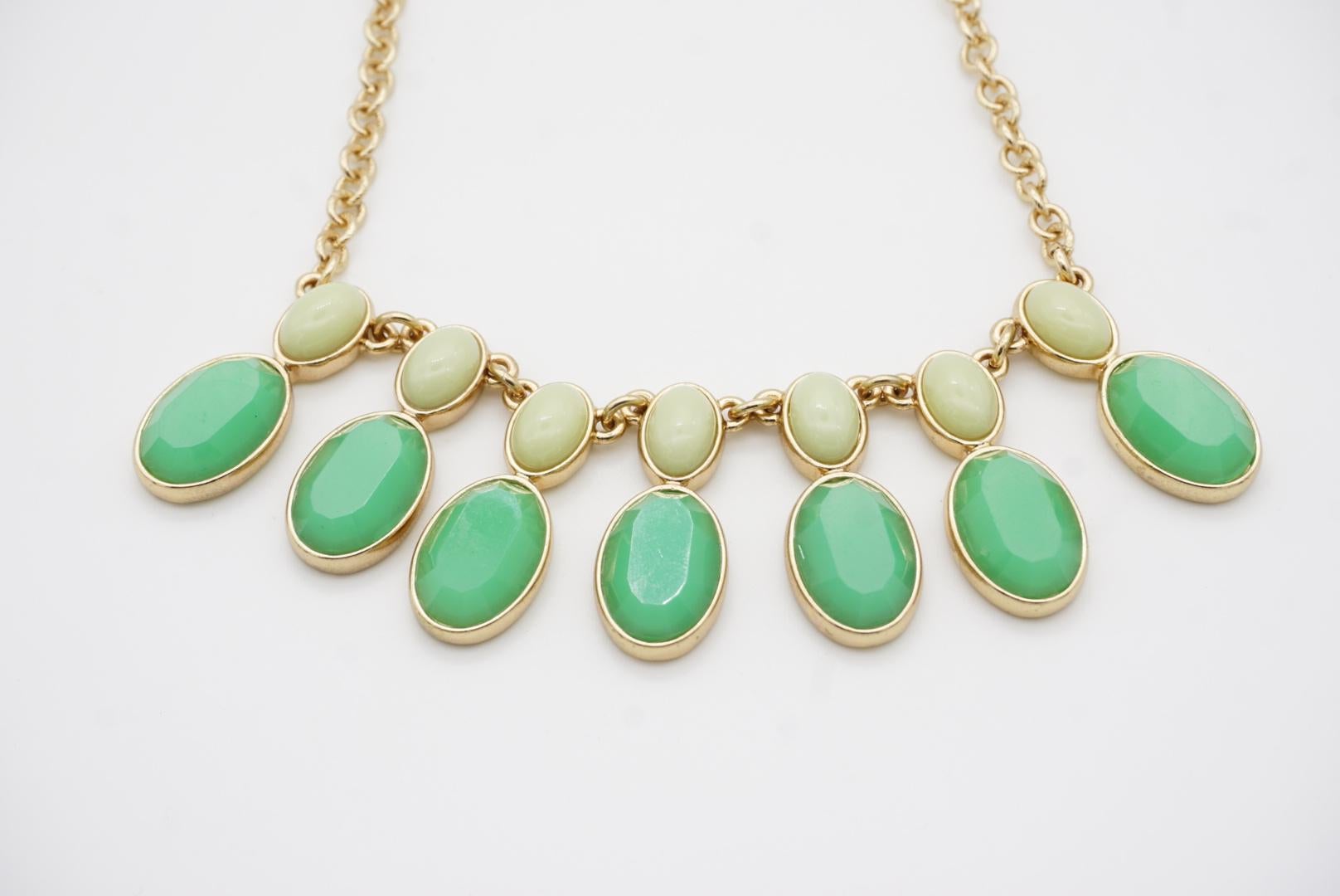 Crown Trifari 1950s Gripoix Oval Light Green Emerald Pendant Chunky Necklace 4