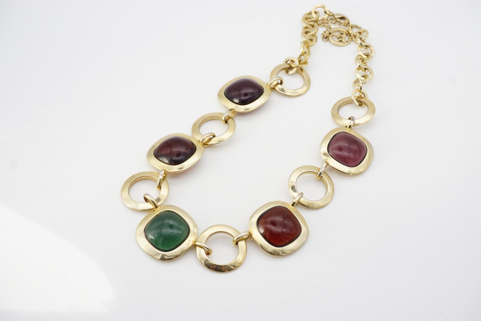 Crown Trifari 1950s Gripoix Purple Amber Green Round Interlock Pendant Necklace For Sale 5