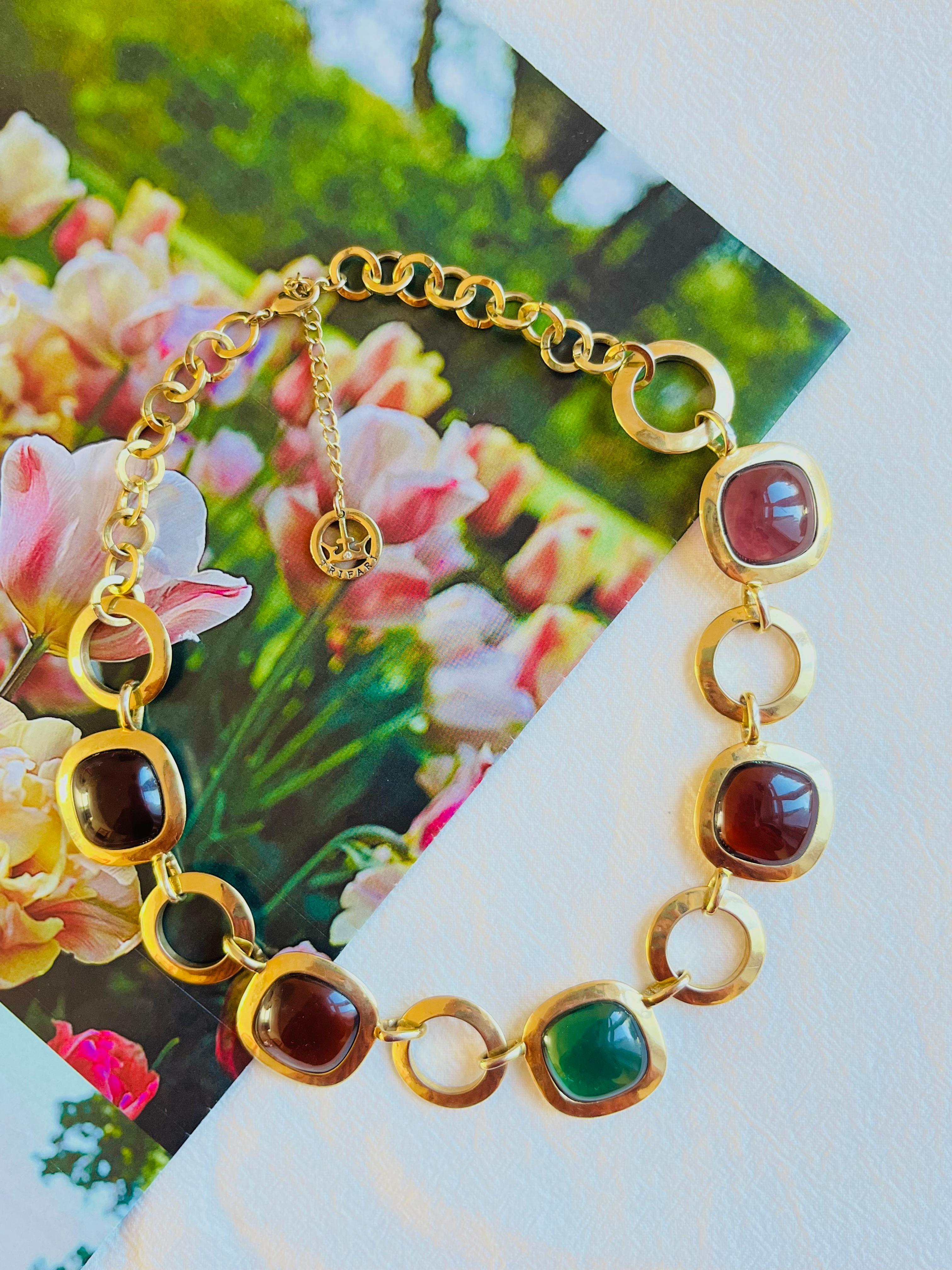 Art Deco Crown Trifari 1950s Gripoix Purple Amber Green Round Interlock Pendant Necklace For Sale