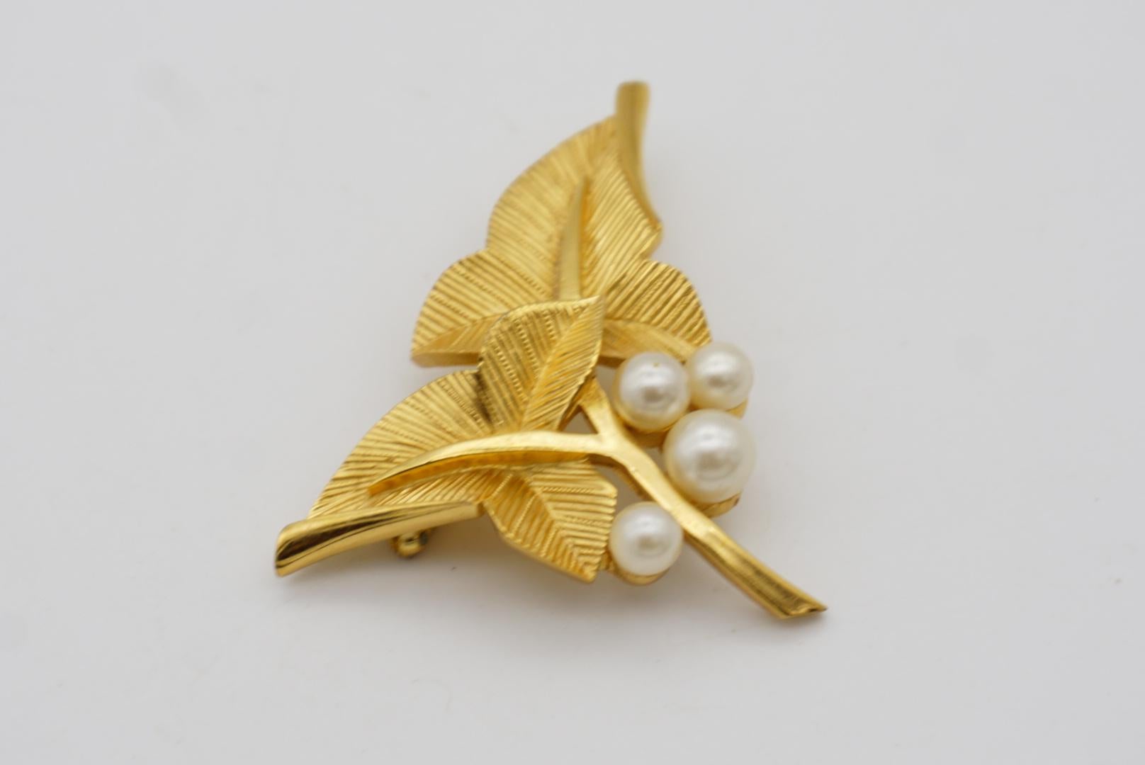 Crown Trifari 1950s Large Leaf Palm Flower Triangle White Pearls Cluster Brooch 6