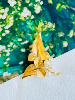 Couronne Trifari 1950s Large Leaf Palm Flower Triangle White Pearls Cluster Brooch