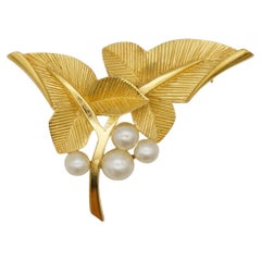 Couronne Trifari 1950s Large Leaf Palm Flower Triangle White Pearls Cluster Brooch