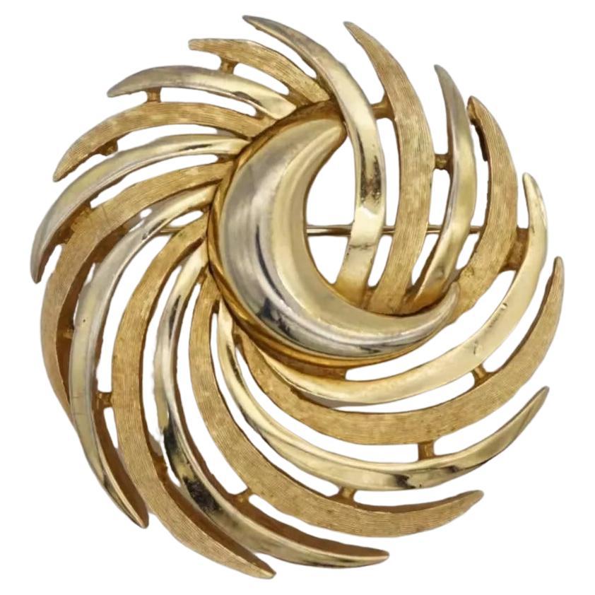 Crown Trifari 1950s Large Moon Round Circle Swirl Twist Glow Matte Gold Brooch