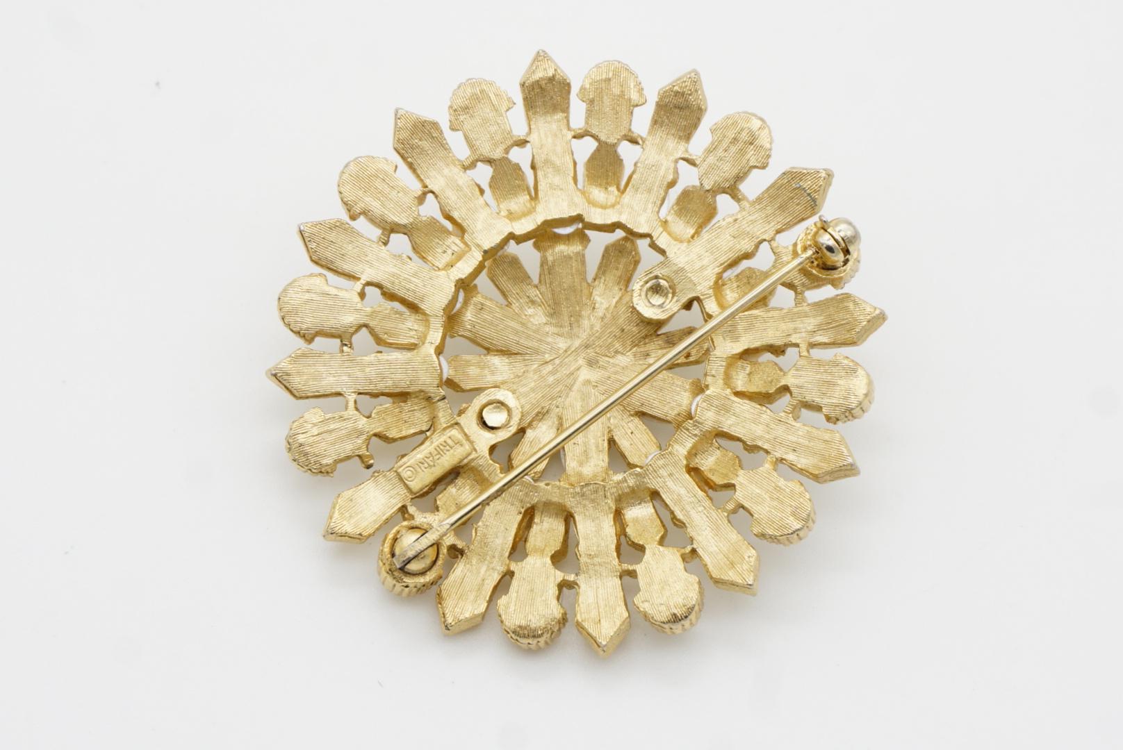 Crown Trifari 1950s Large Round Wreath Flower Whole Oval Pearls Openwork Brooch im Angebot 8