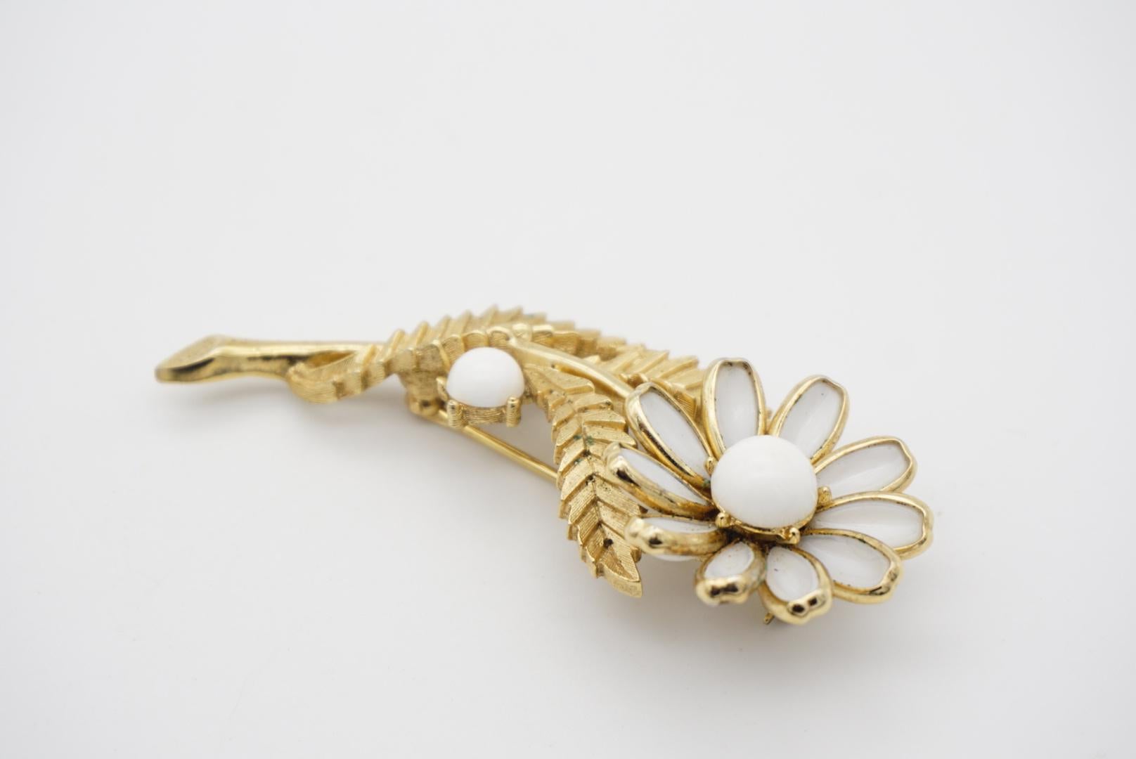 Corona Trifari Años 50 Broche grande blanco vivo Flor Margarita Flor Hoja Tallo Dot en venta 5