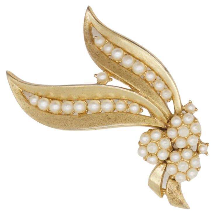 Crown Trifari 1950s Long Leaf Flower Bouquet White Pearl Cluster Openwork Brooch For Sale